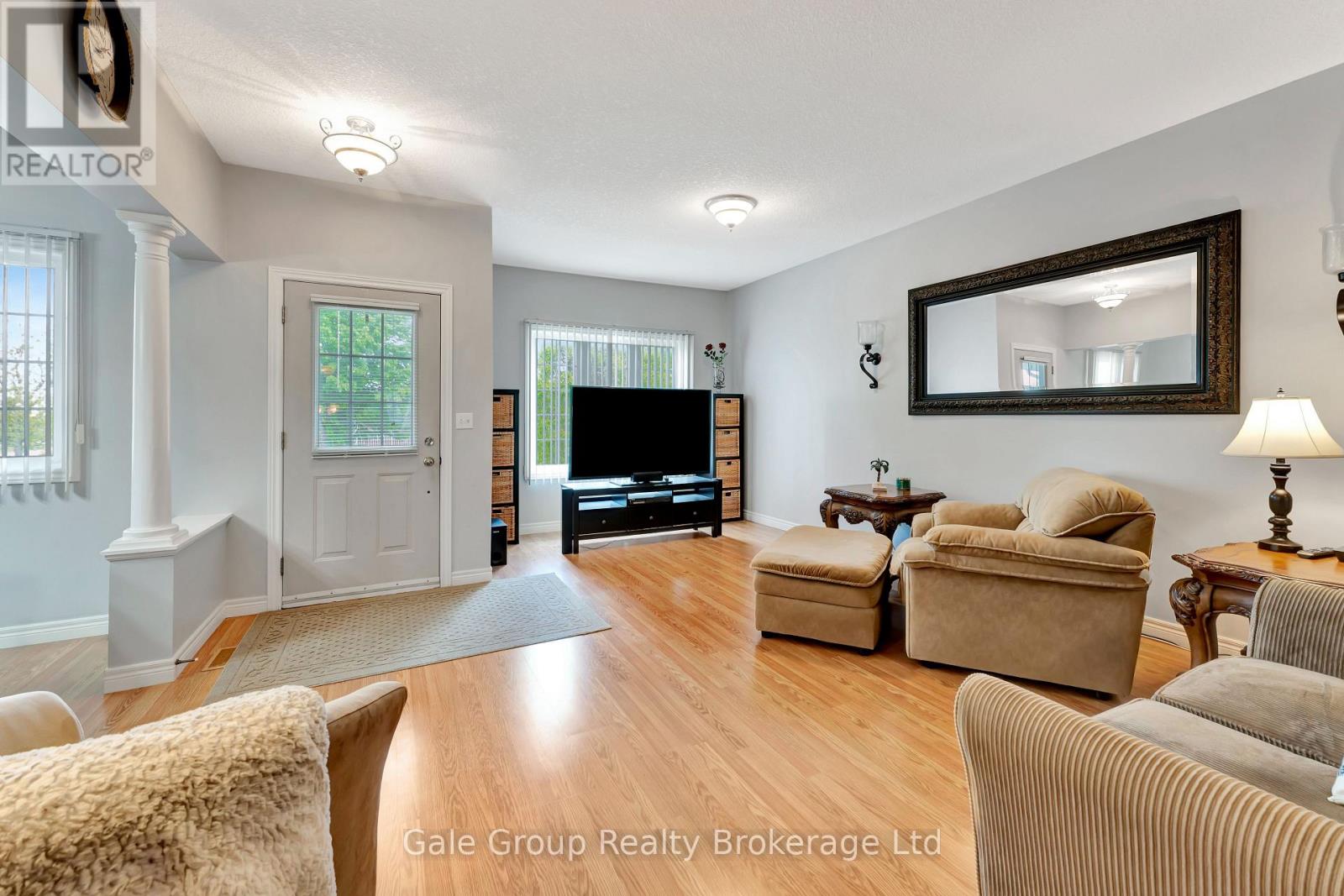 693 Southwood Way, Woodstock (Woodstock - South), Ontario  N4V 1H5 - Photo 6 - X12483477