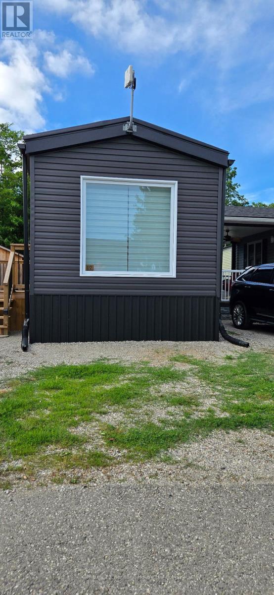 18 - 296 West Quarter Town Road, Brant (Brantford Twp), Ontario  N0E 1E0 - Photo 2 - X12484809