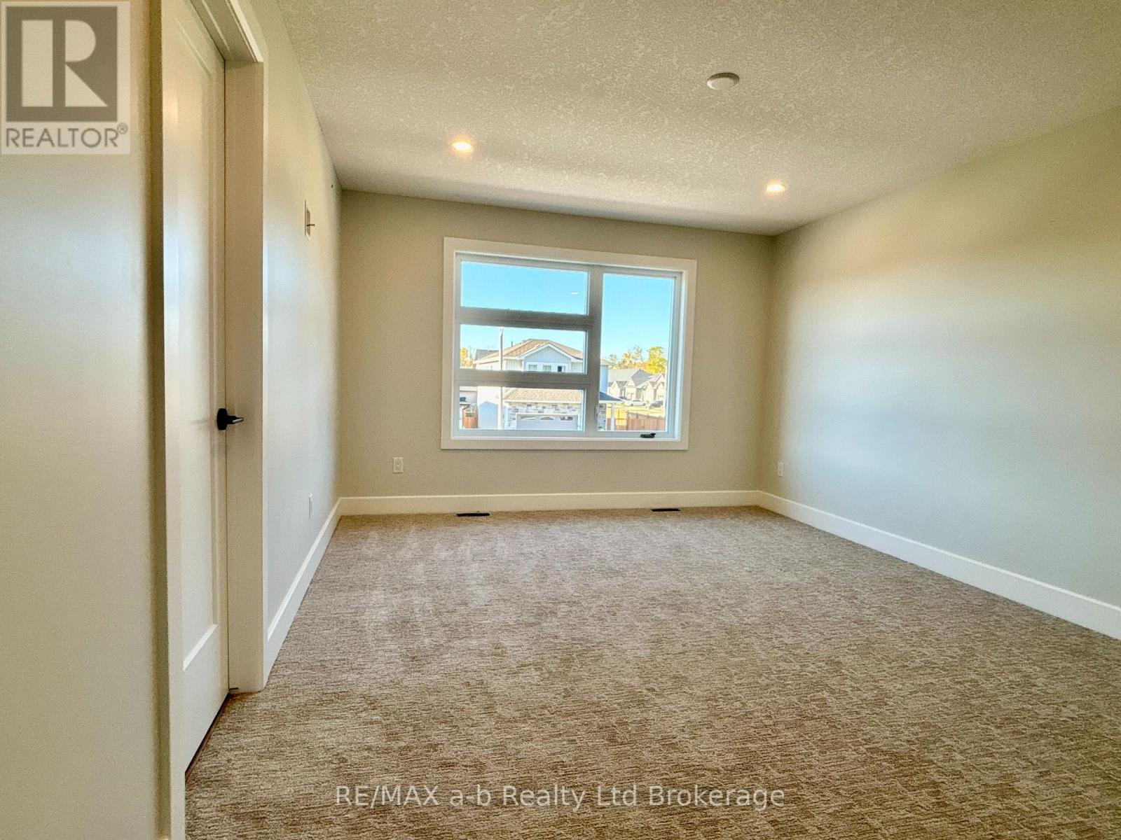 41 Cash Crescent, Ingersoll (Ingersoll - South), Ontario  N5C 0E2 - Photo 10 - X12485818