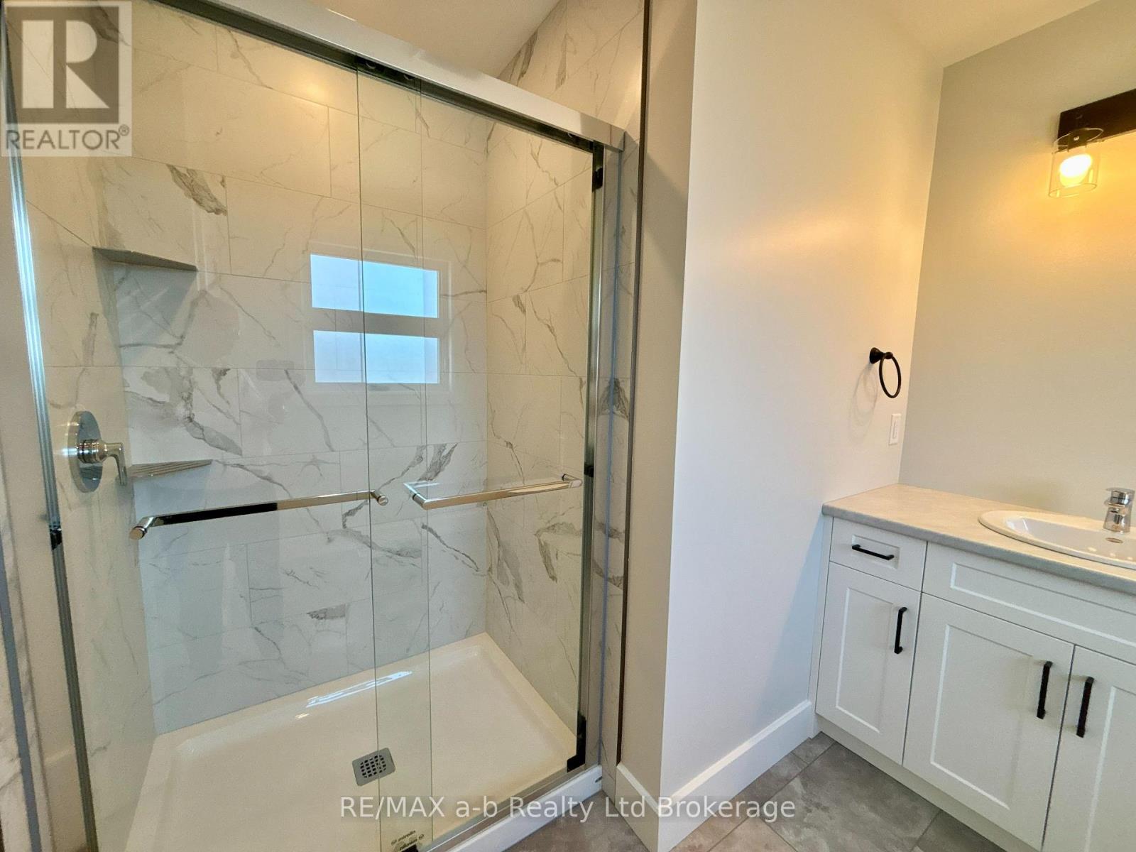 41 Cash Crescent, Ingersoll (Ingersoll - South), Ontario  N5C 0E2 - Photo 12 - X12485818