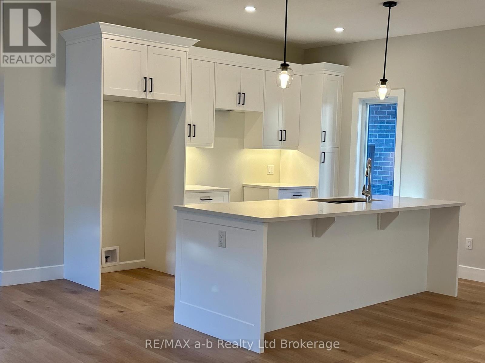 41 Cash Crescent, Ingersoll (Ingersoll - South), Ontario  N5C 0E2 - Photo 4 - X12485818