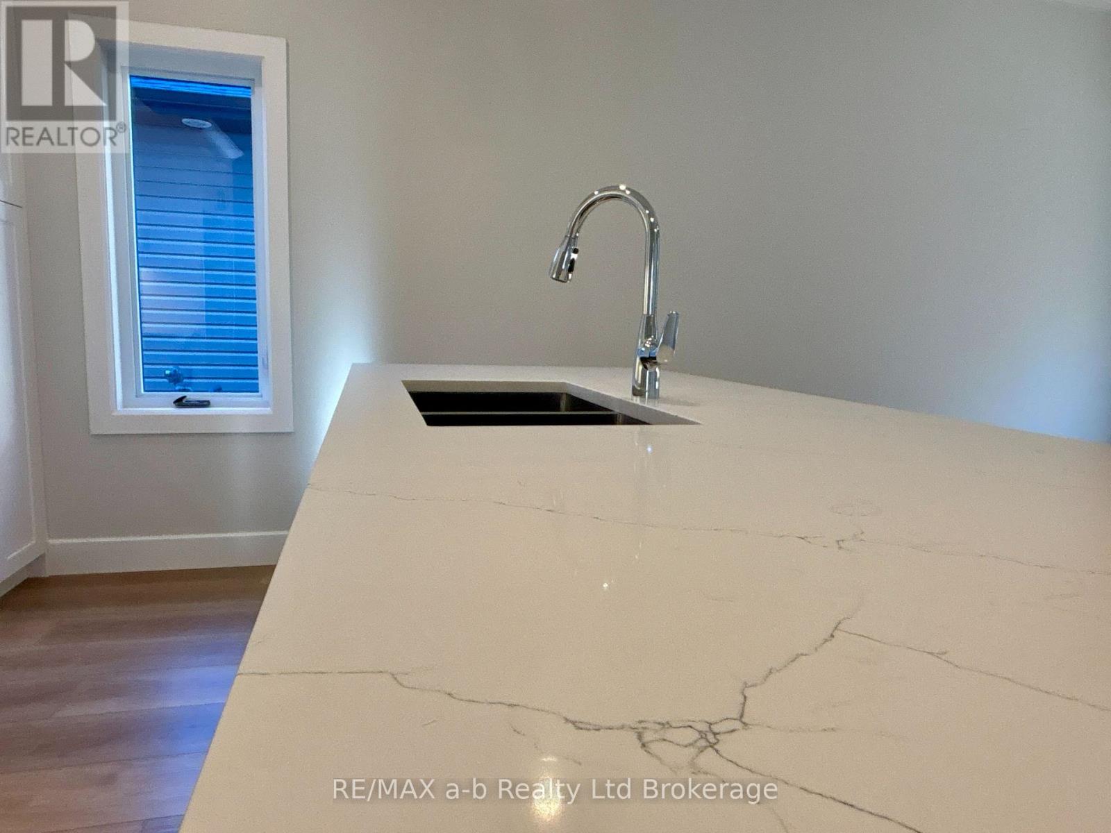 41 Cash Crescent, Ingersoll (Ingersoll - South), Ontario  N5C 0E2 - Photo 5 - X12485818