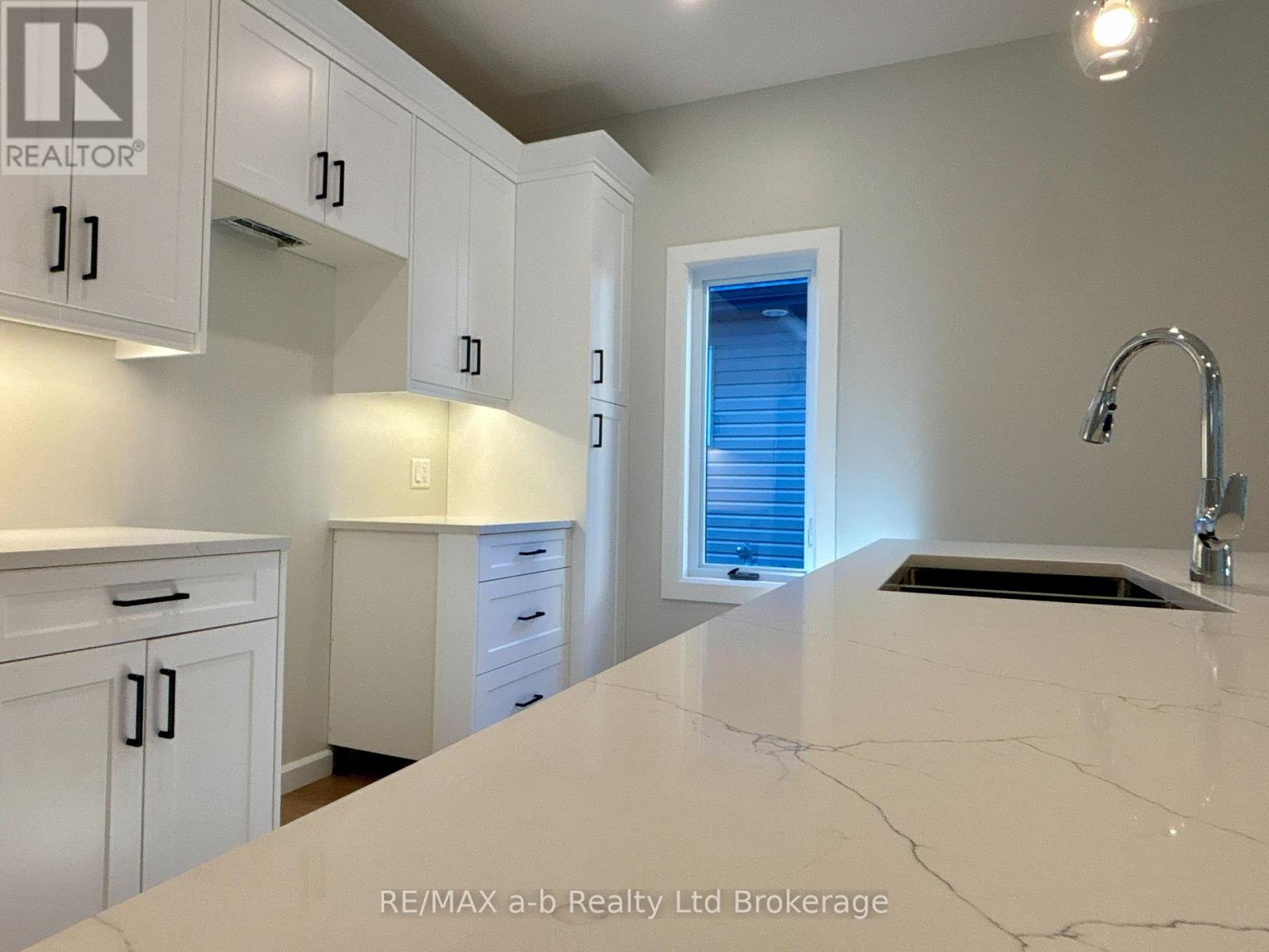 41 Cash Crescent, Ingersoll (Ingersoll - South), Ontario  N5C 0E2 - Photo 6 - X12485818