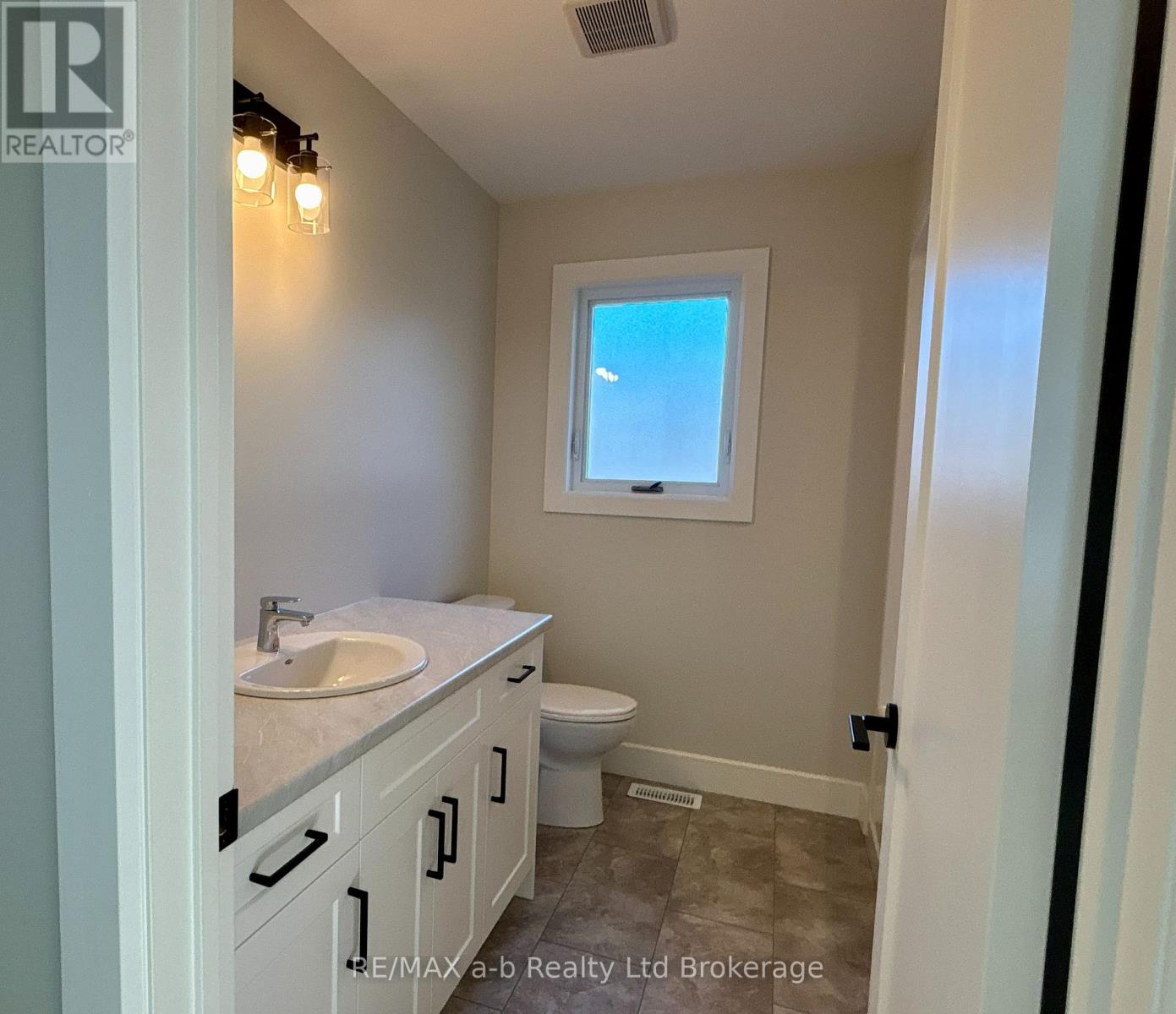 41 Cash Crescent, Ingersoll (Ingersoll - South), Ontario  N5C 0E2 - Photo 9 - X12485818