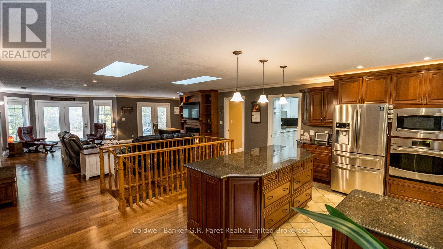 9862 Lakeshore Drive, Lambton Shores (Grand Bend), Ontario  N0M 1T0 - Photo 11 - X12489656