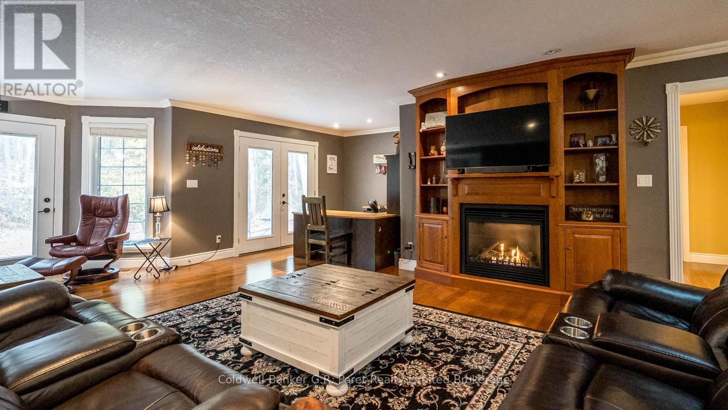 9862 Lakeshore Drive, Lambton Shores (Grand Bend), Ontario  N0M 1T0 - Photo 12 - X12489656