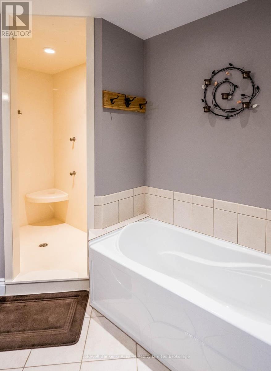 9862 Lakeshore Drive, Lambton Shores (Grand Bend), Ontario  N0M 1T0 - Photo 31 - X12489656