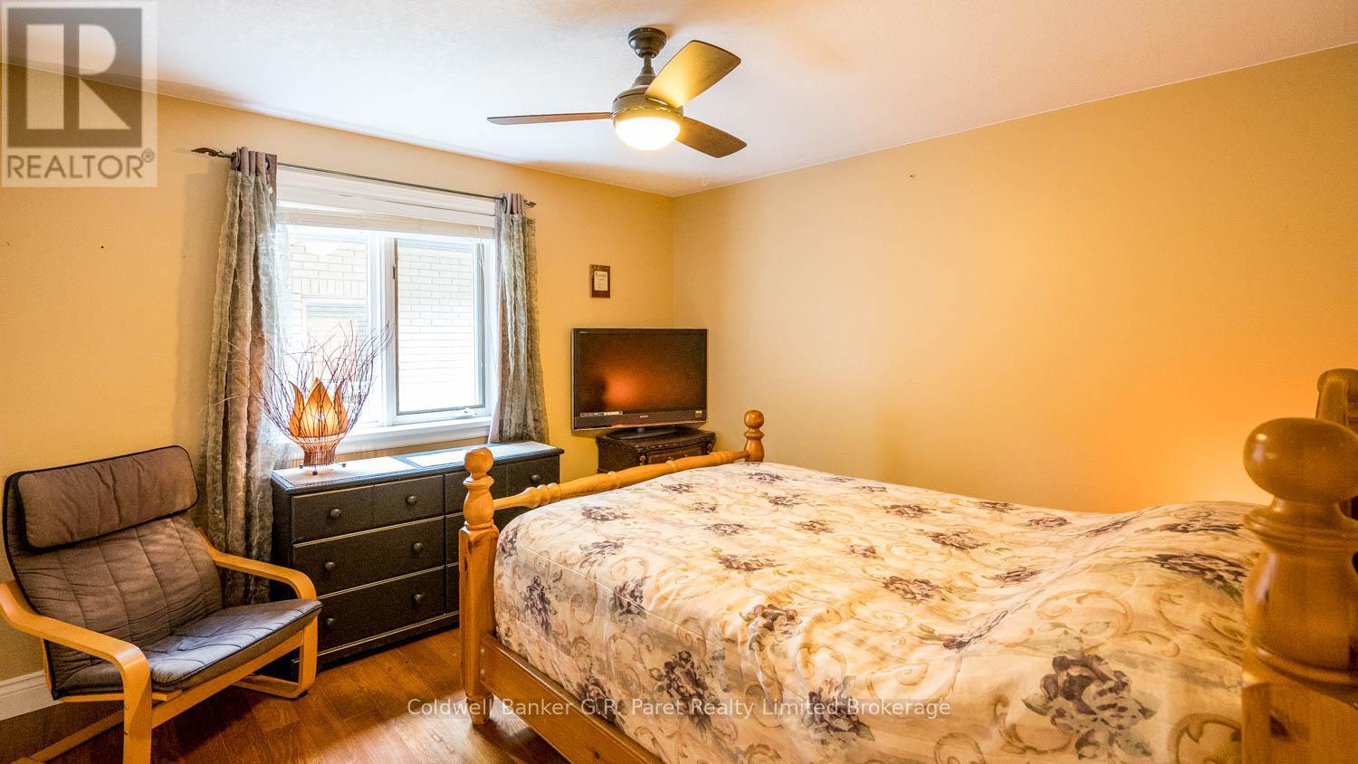 9862 Lakeshore Drive, Lambton Shores (Grand Bend), Ontario  N0M 1T0 - Photo 34 - X12489656