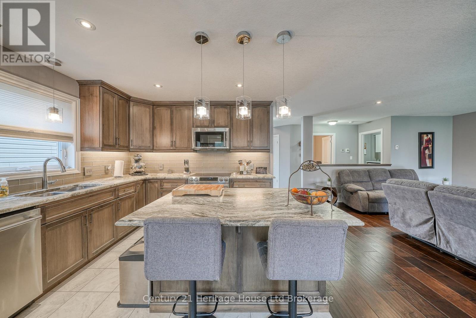 76 Pearl Street, Tillsonburg, Ontario  N4G 0A3 - Photo 7 - X12490308