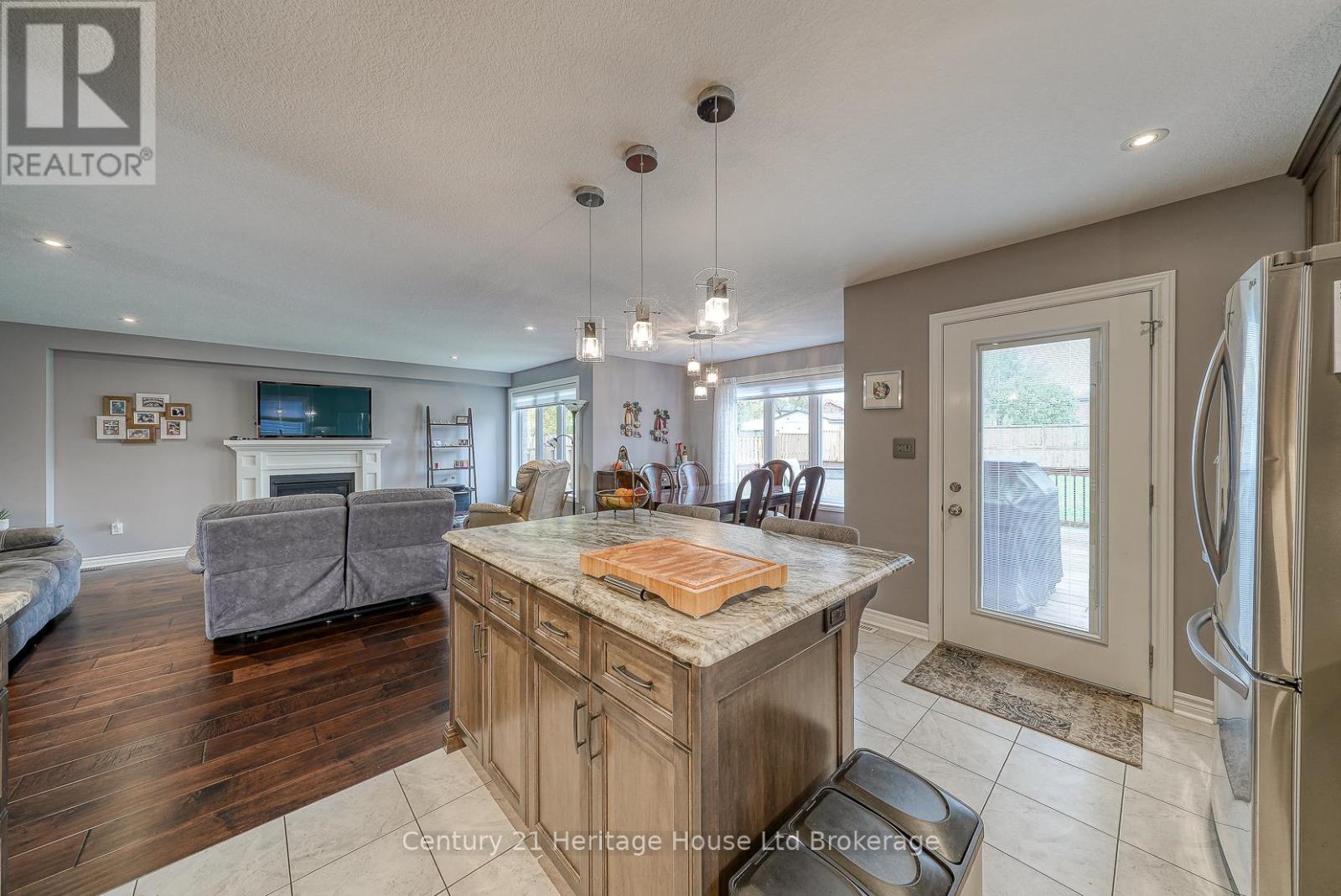 76 Pearl Street, Tillsonburg, Ontario  N4G 0A3 - Photo 8 - X12490308