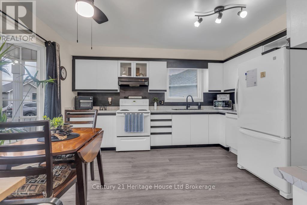 5 Dereham Drive, Tillsonburg, Ontario  N4G 5L8 - Photo 5 - X12510606