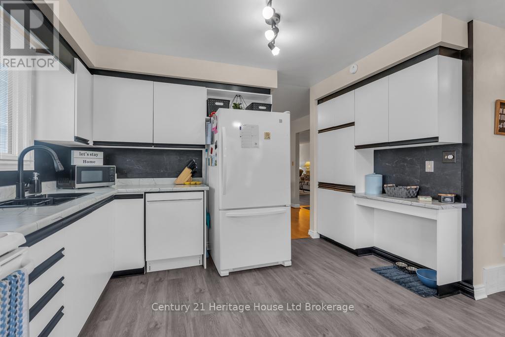 5 Dereham Drive, Tillsonburg, Ontario  N4G 5L8 - Photo 7 - X12510606