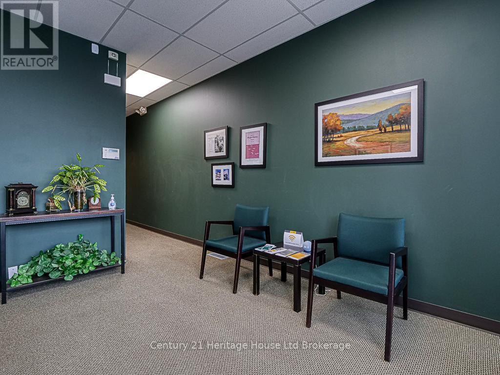 11 Riddell Street, Woodstock (Woodstock - North), Ontario  N4S 6L9 - Photo 8 - X12519230