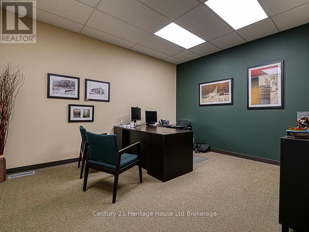 11 Riddell Street, Woodstock (Woodstock - North), Ontario  N4S 6L9 - Photo 9 - X12519230