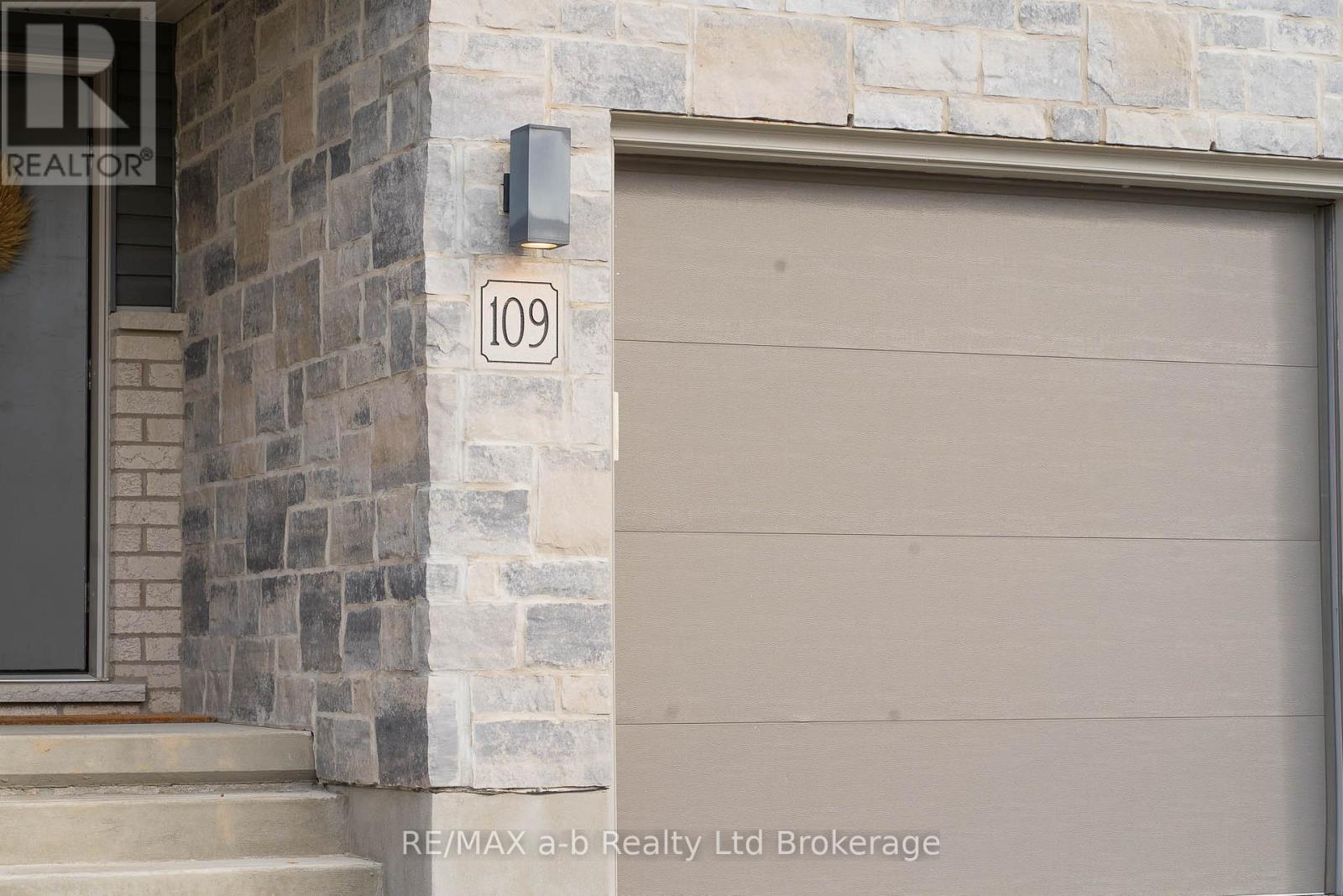 109 Denrich Avenue, Tillsonburg, Ontario  N4G 0H1 - Photo 4 - X12522410