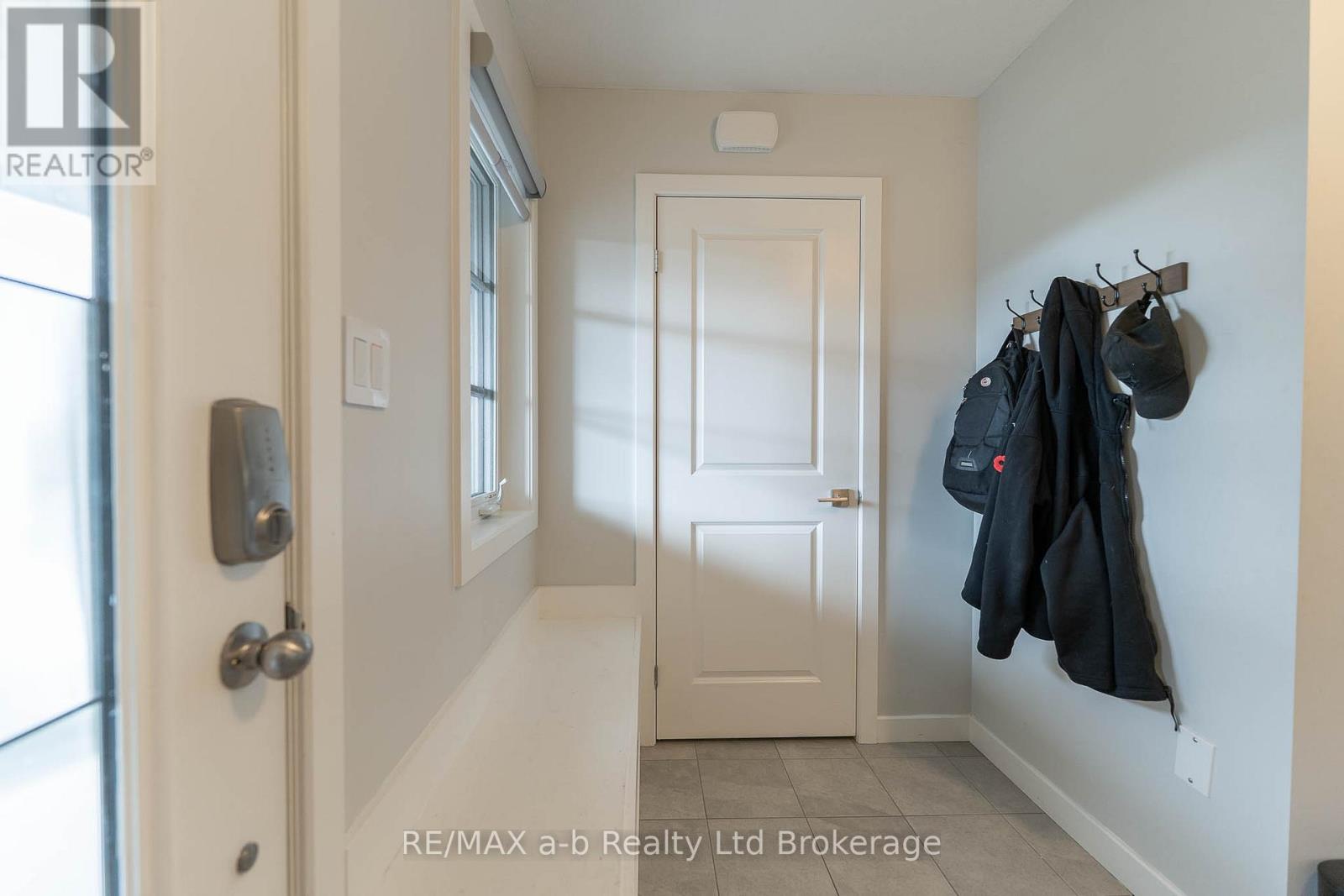 109 Denrich Avenue, Tillsonburg, Ontario  N4G 0H1 - Photo 6 - X12522410