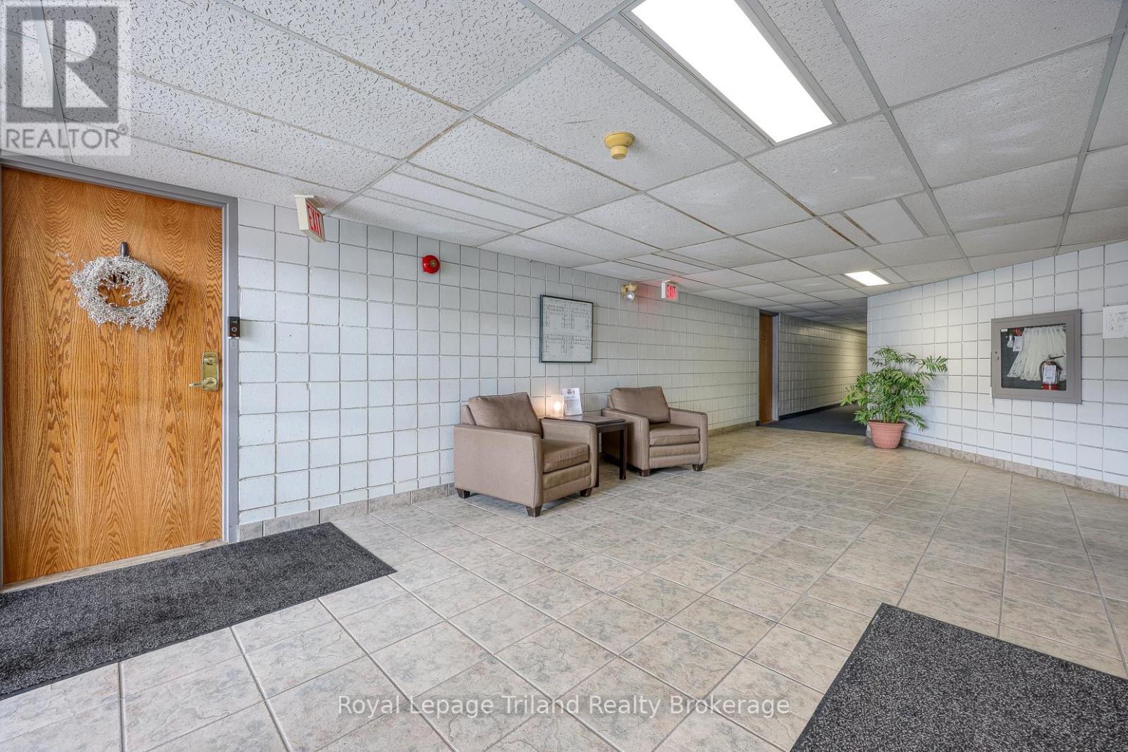 307 - 159 Ferguson Drive, Woodstock (Woodstock - South), Ontario  N4V 1A9 - Photo 6 - X12537164