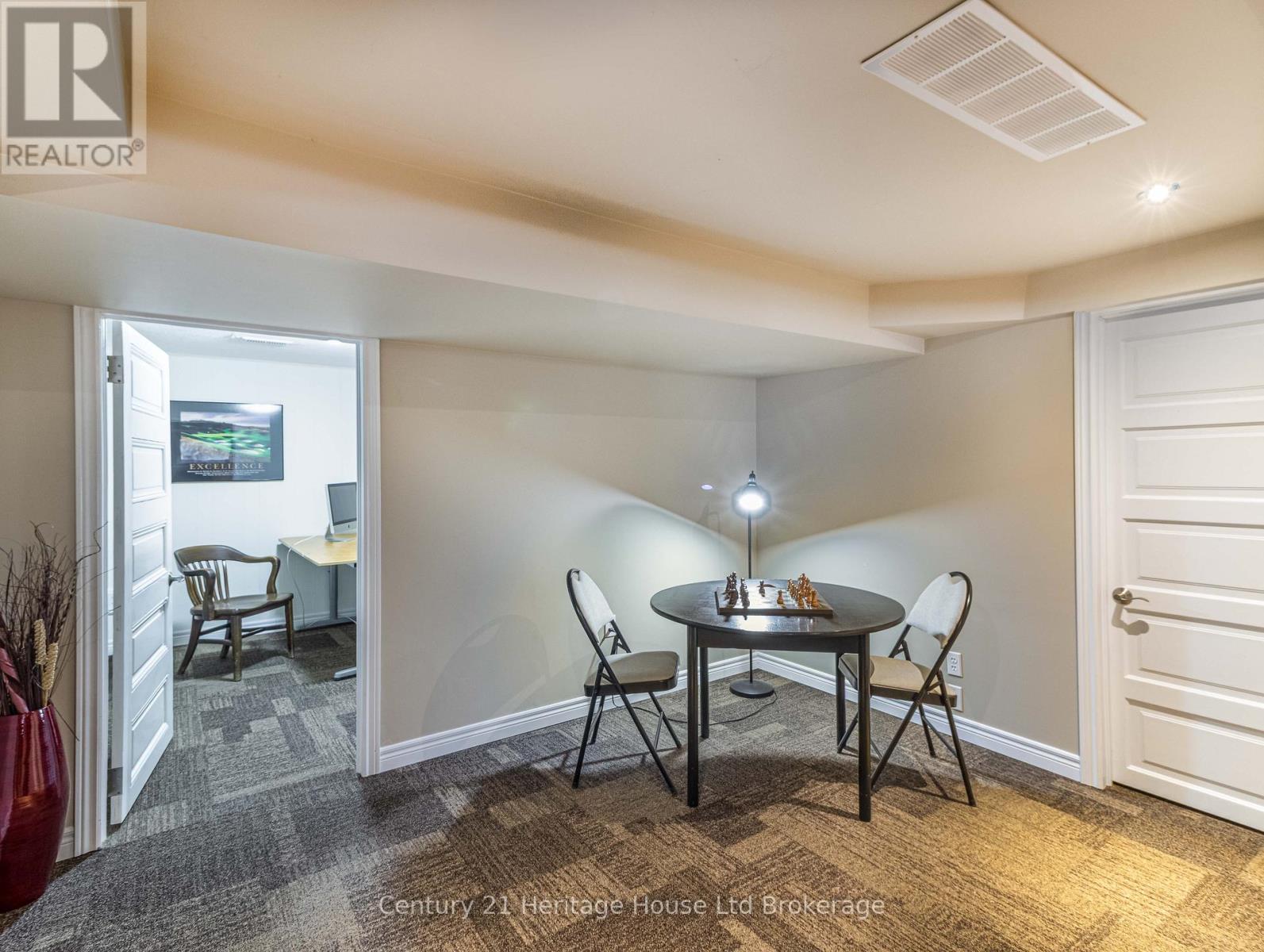 525639 Oxford Centre Road, Woodstock (Woodstock - South), Ontario  N4S 7V8 - Photo 38 - X12547356