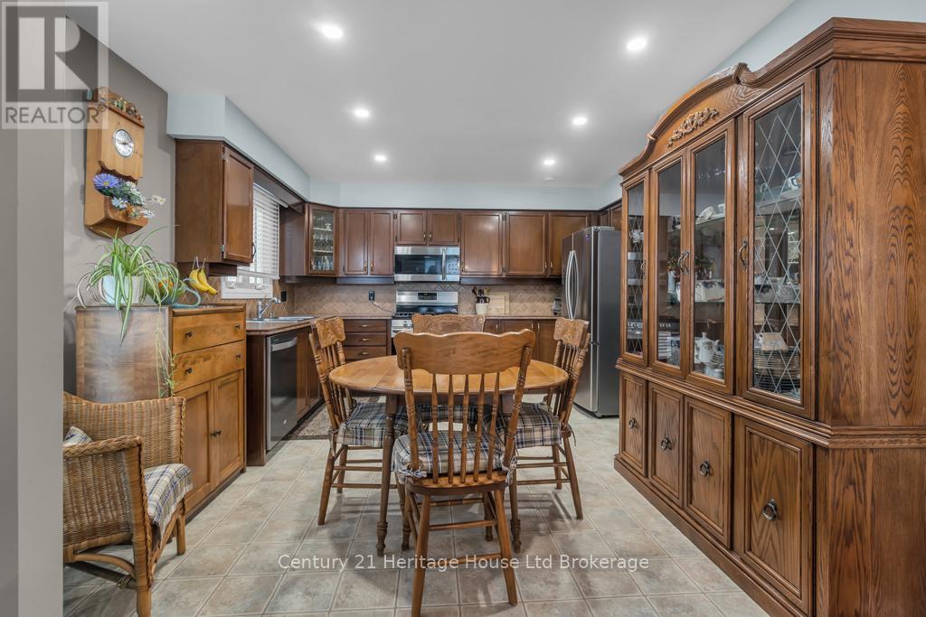 57 Edwin Crescent, Tillsonburg, Ontario  N4G 5H6 - Photo 5 - X12557690