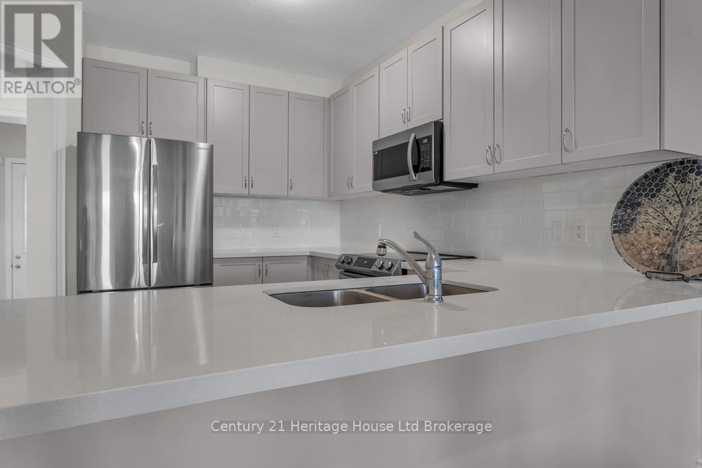 30 Seaton Crescent, Tillsonburg, Ontario  N4G 0J8 - Photo 3 - X12558374