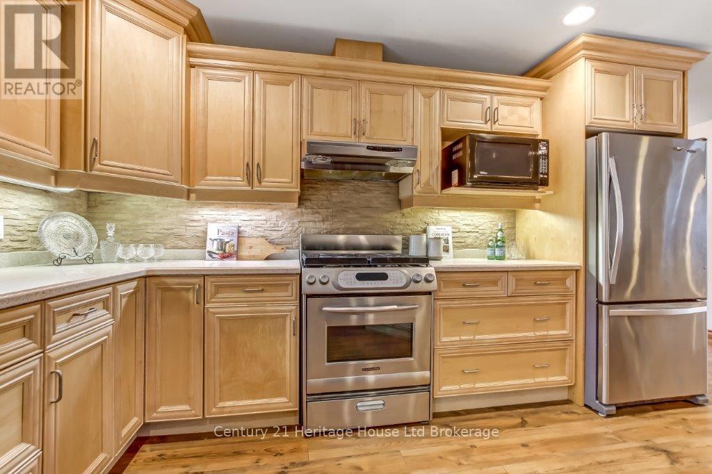 143 Boyd Boulevard, Zorra (Thamesford), Ontario  N0M 2M0 - Photo 12 - X12576424