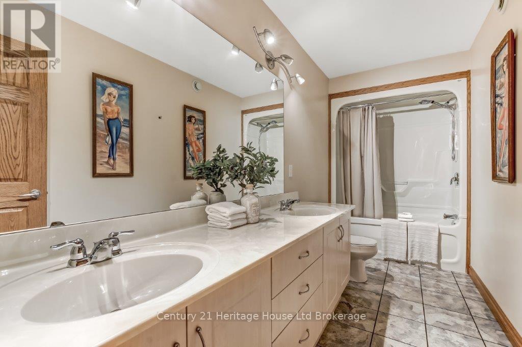 143 Boyd Boulevard, Zorra (Thamesford), Ontario  N0M 2M0 - Photo 25 - X12576424