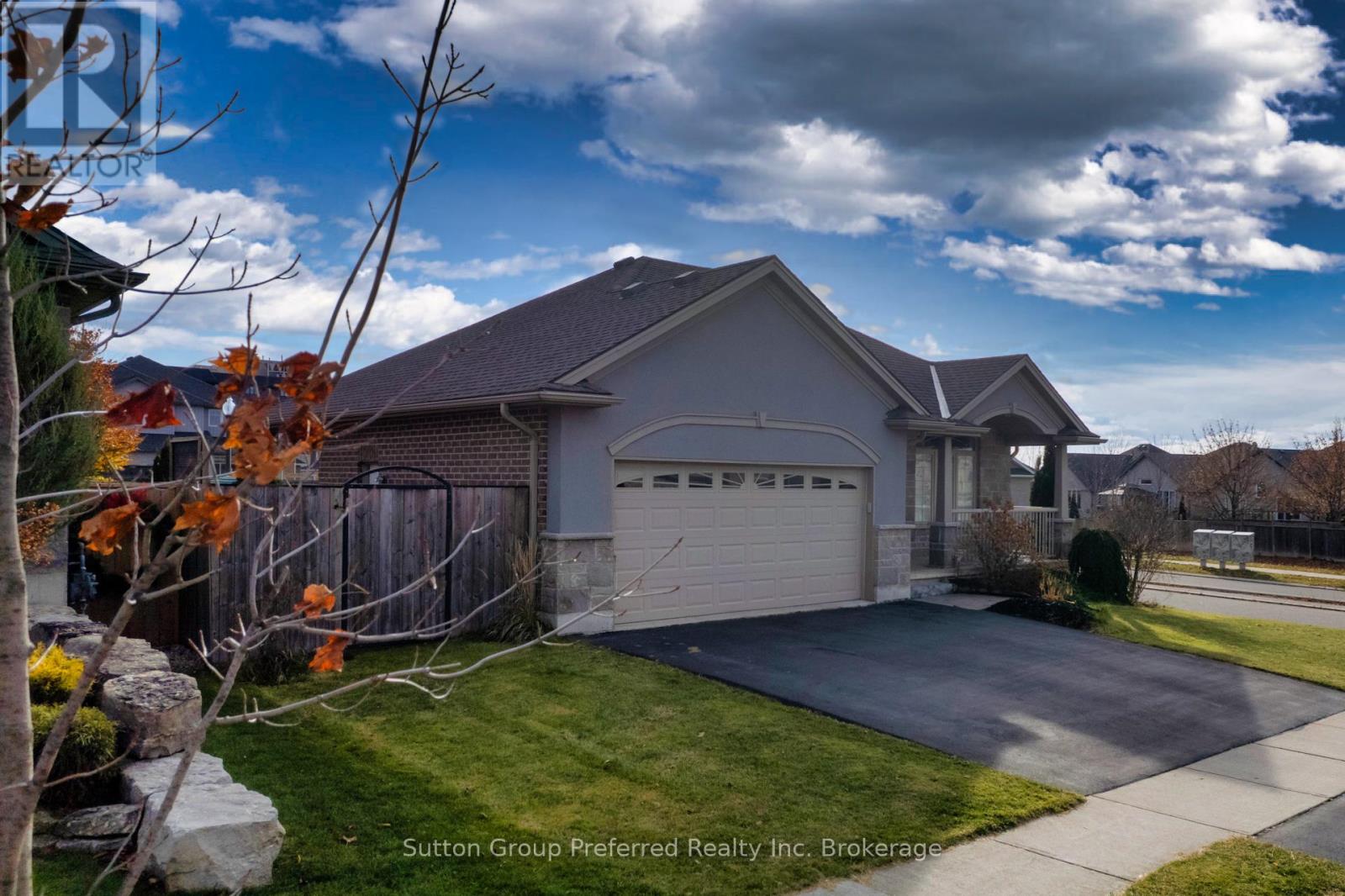 820 Ridgewood Drive, Woodstock (Woodstock - North), Ontario  N4T 0E1 - Photo 2 - X12577950