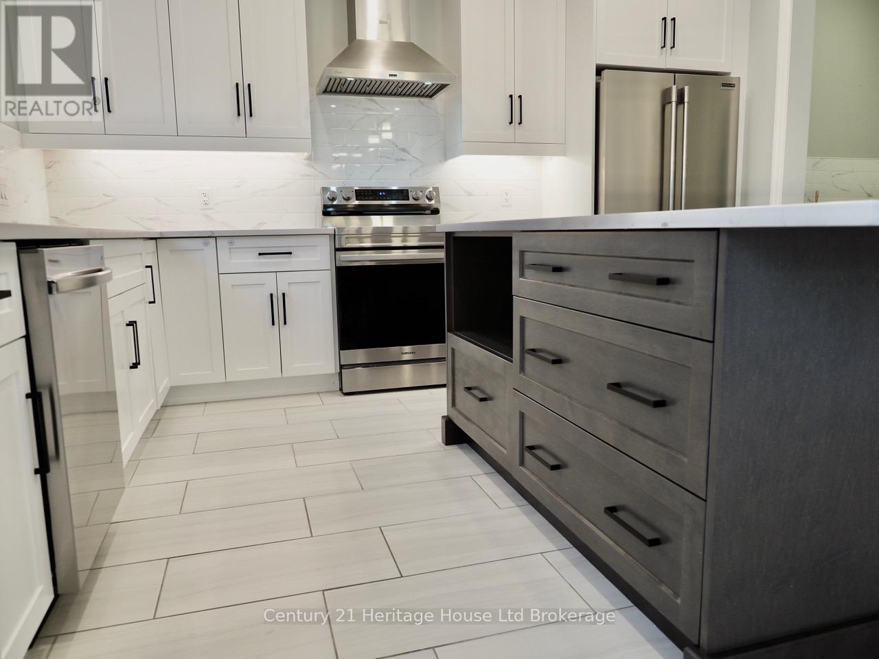 8 Sycamore Drive, Tillsonburg, Ontario  N4G 5S3 - Photo 11 - X12579398