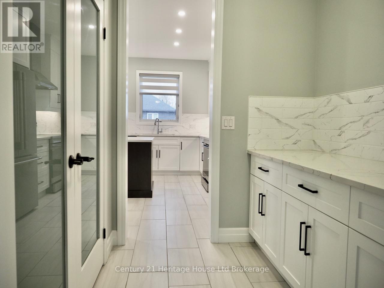 8 Sycamore Drive, Tillsonburg, Ontario  N4G 5S3 - Photo 14 - X12579398