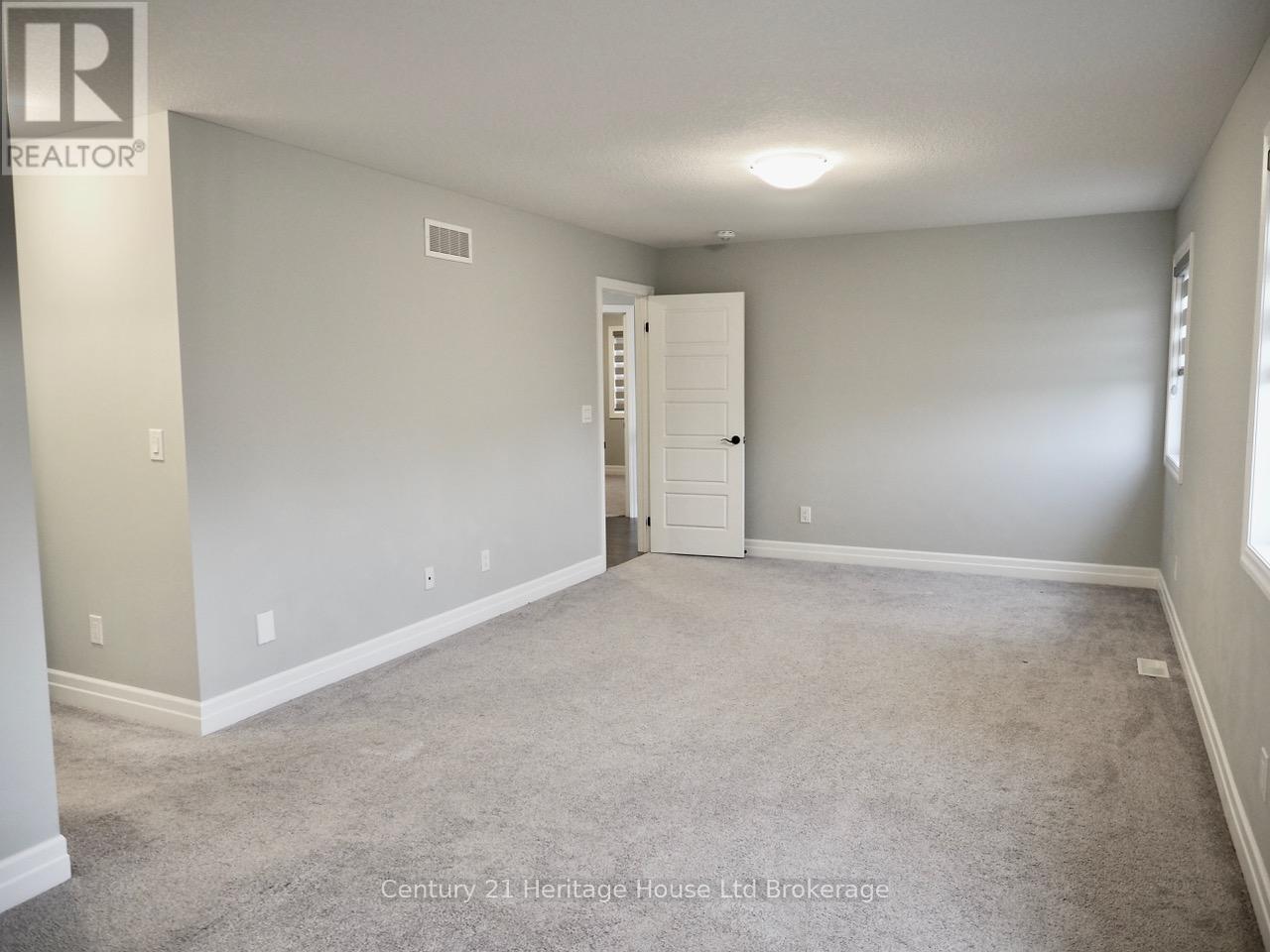 8 Sycamore Drive, Tillsonburg, Ontario  N4G 5S3 - Photo 17 - X12579398