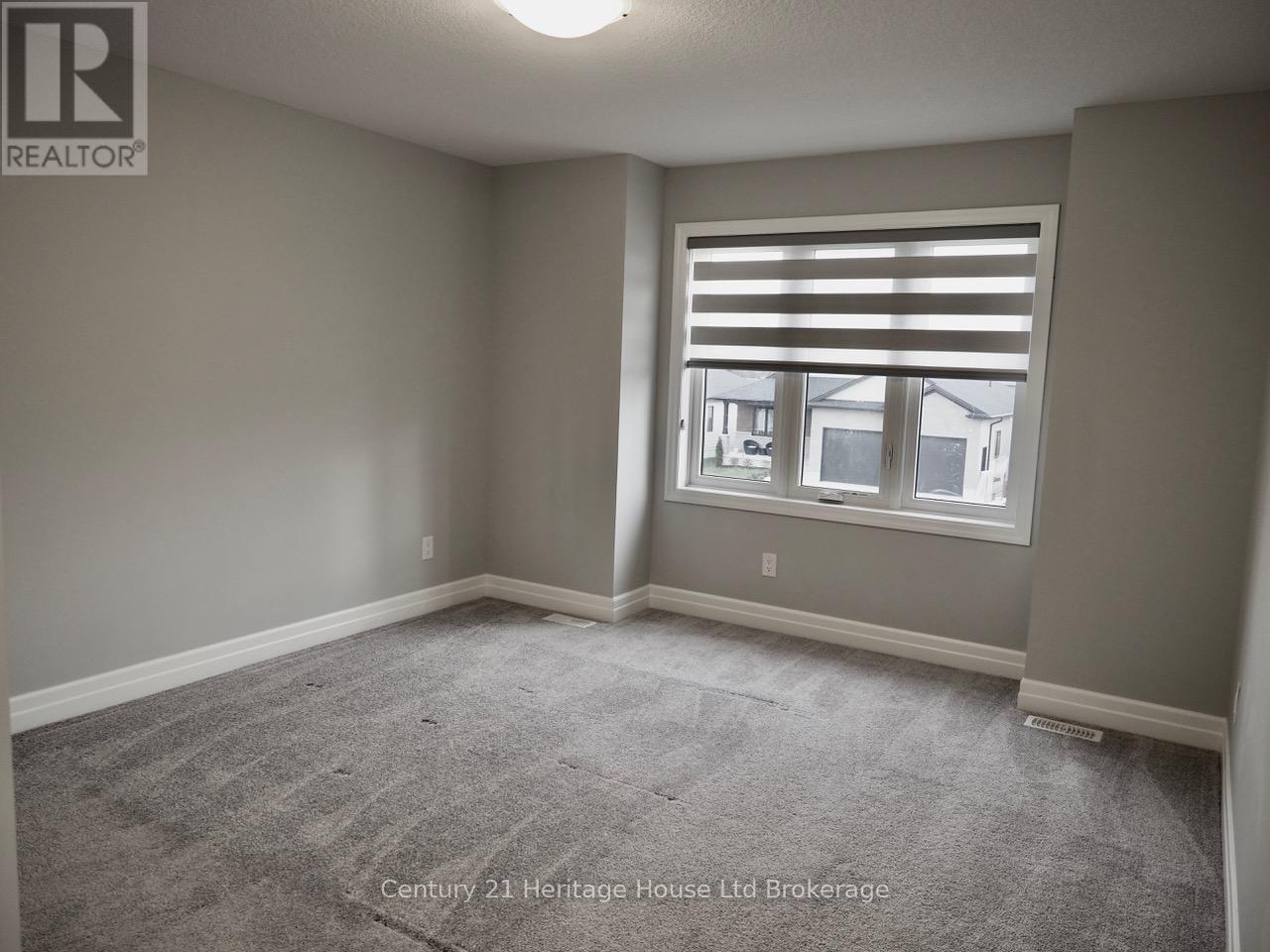 8 Sycamore Drive, Tillsonburg, Ontario  N4G 5S3 - Photo 34 - X12579398