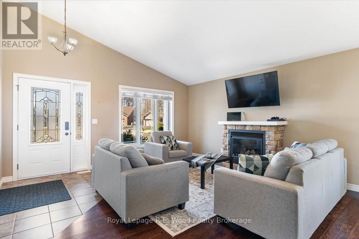 56 Wintergreen Crescent, Norfolk (Delhi), Ontario  N4B 2W5 - Photo 4 - X12581824