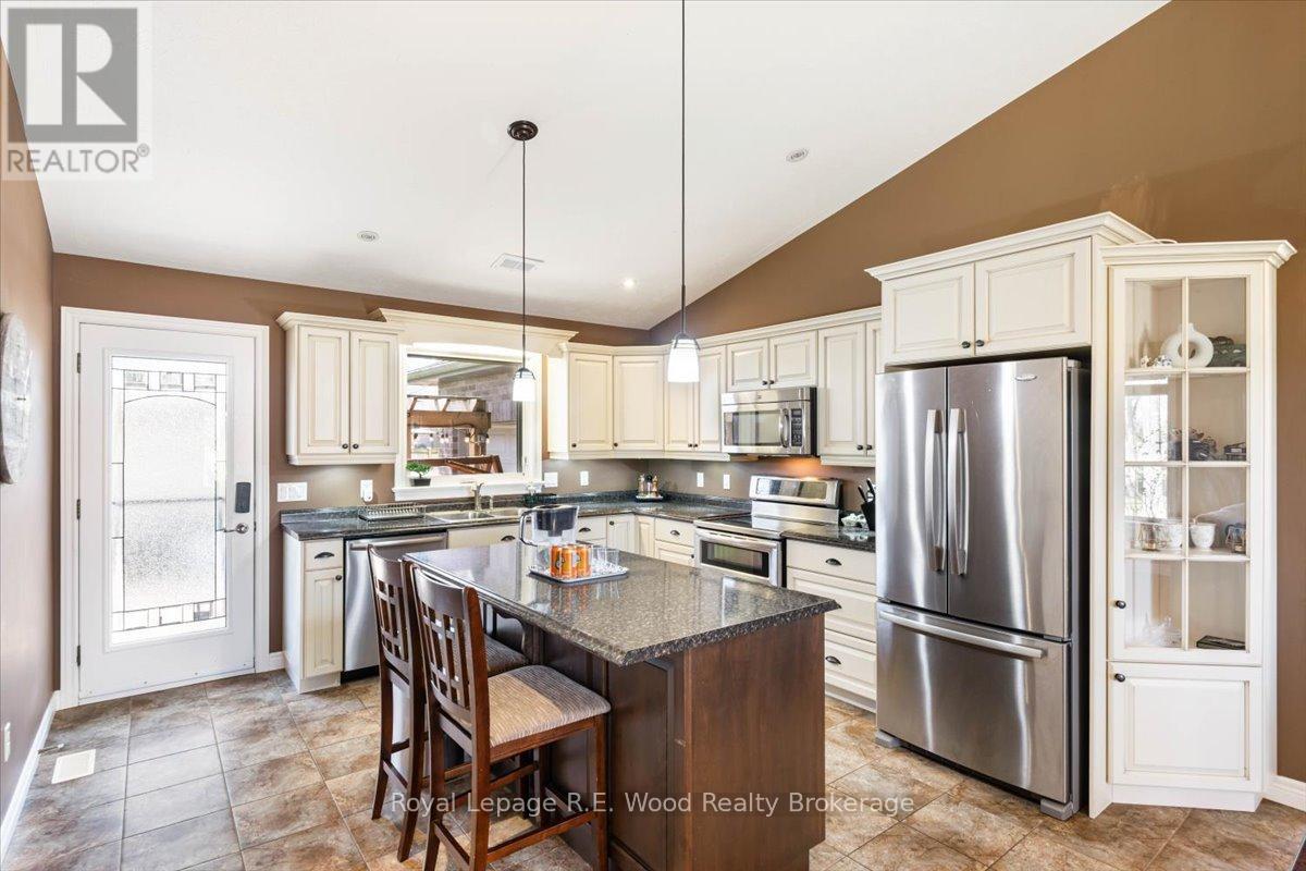 56 Wintergreen Crescent, Norfolk (Delhi), Ontario  N4B 2W5 - Photo 8 - X12581824