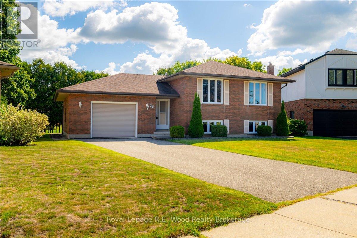 38 Denrich Avenue, Tillsonburg, Ontario  N4G 4W1 - Photo 2 - X12591624