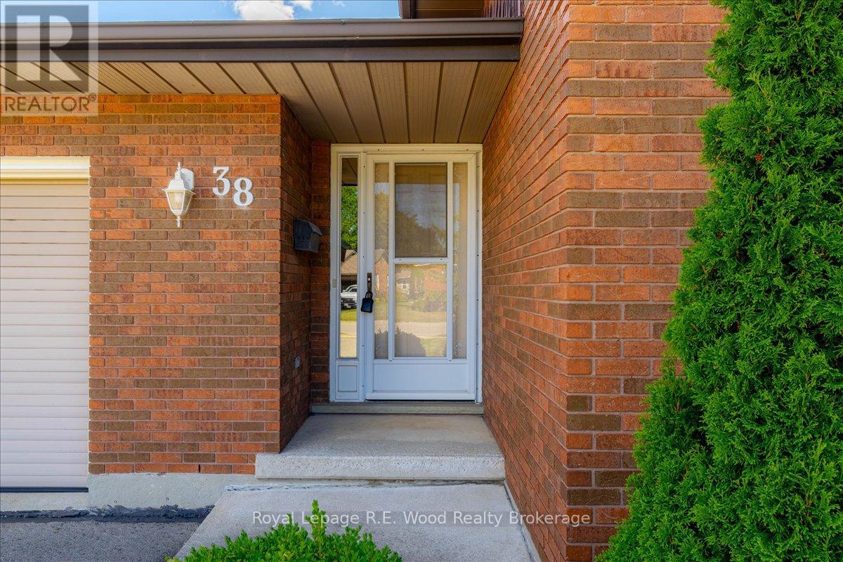 38 Denrich Avenue, Tillsonburg, Ontario  N4G 4W1 - Photo 5 - X12591624