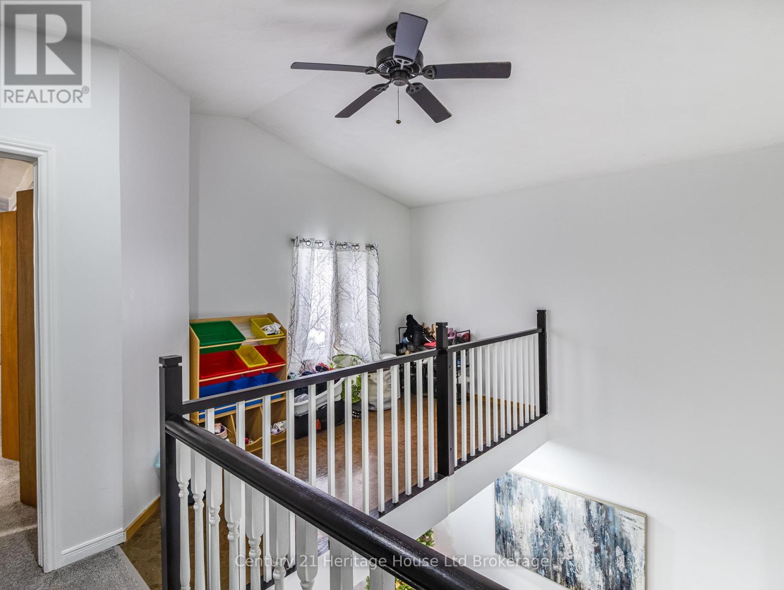 8 Mohican Drive, Woodstock (Woodstock - North), Ontario  N4T 1H5 - Photo 10 - X12616106