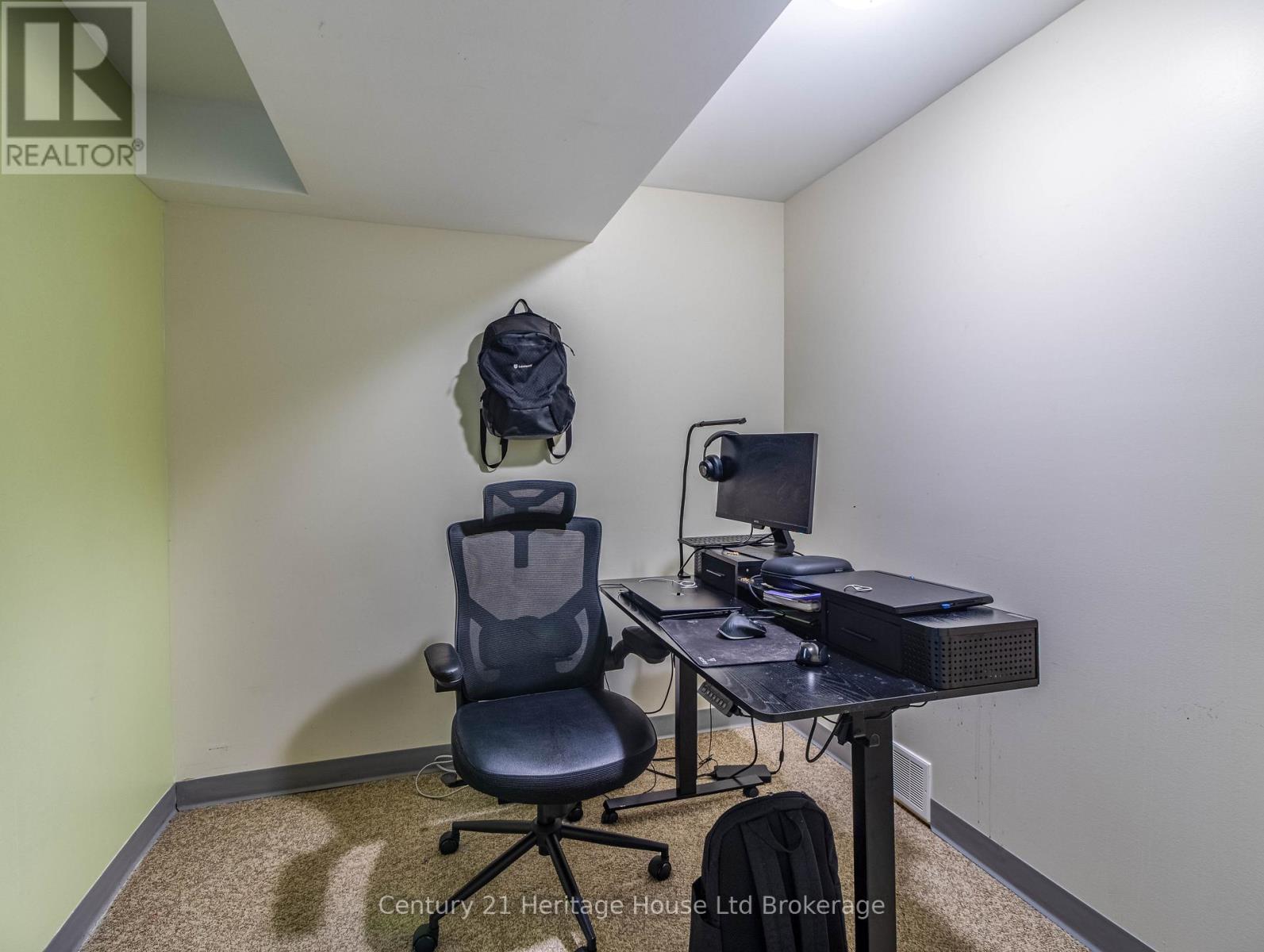 8 Mohican Drive, Woodstock (Woodstock - North), Ontario  N4T 1H5 - Photo 18 - X12616106