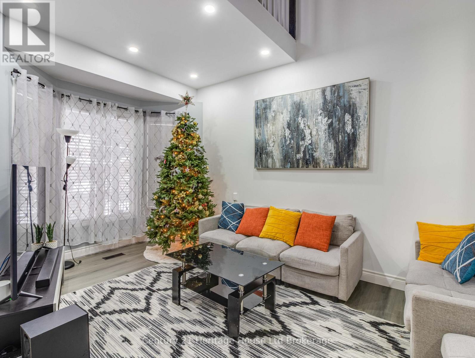 8 Mohican Drive, Woodstock (Woodstock - North), Ontario  N4T 1H5 - Photo 2 - X12616106