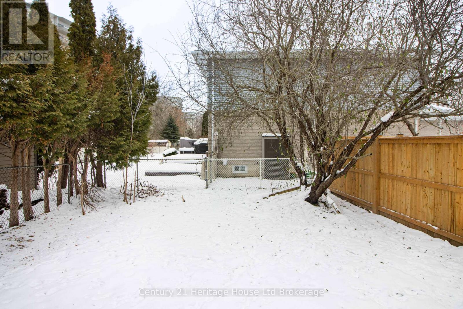 8 Mohican Drive, Woodstock (Woodstock - North), Ontario  N4T 1H5 - Photo 20 - X12616106