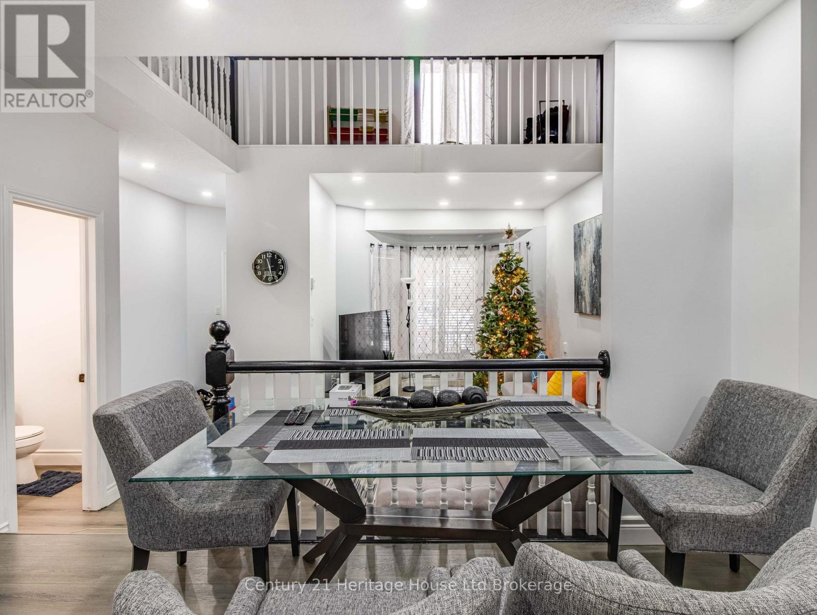 8 Mohican Drive, Woodstock (Woodstock - North), Ontario  N4T 1H5 - Photo 5 - X12616106