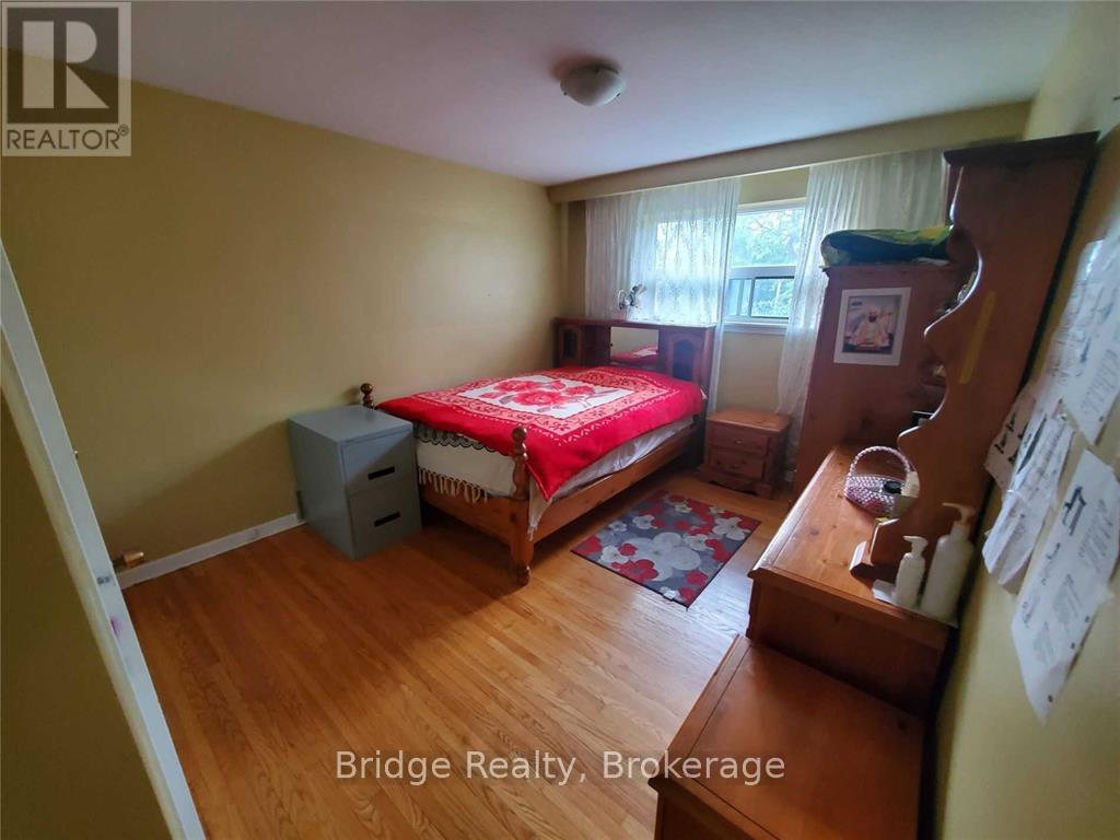 7075 Magic Court, Mississauga (Malton), Ontario  L4T 3A2 - Photo 10 - W12620490