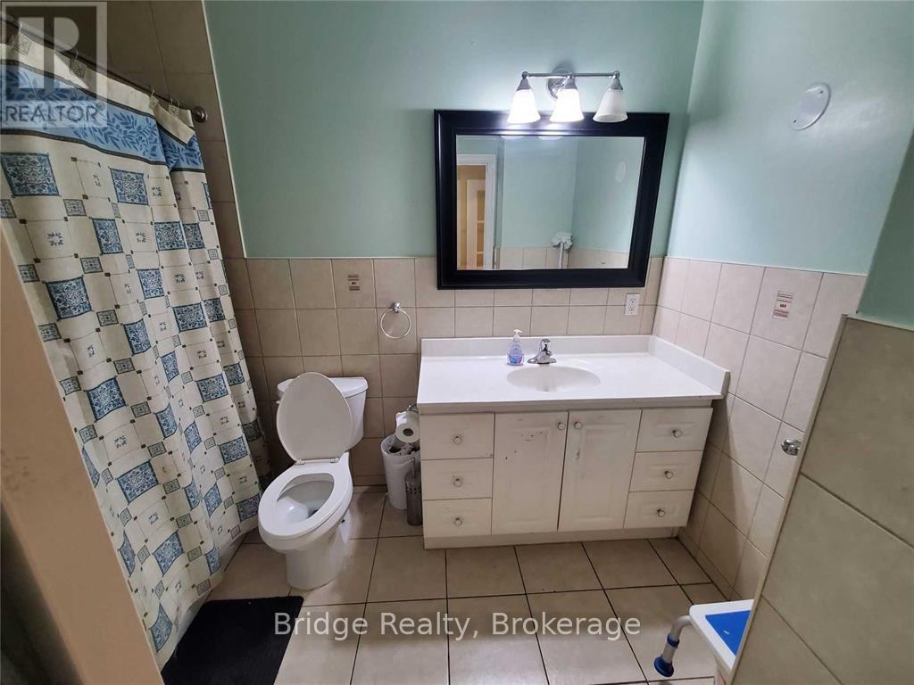 7075 Magic Court, Mississauga (Malton), Ontario  L4T 3A2 - Photo 12 - W12620490