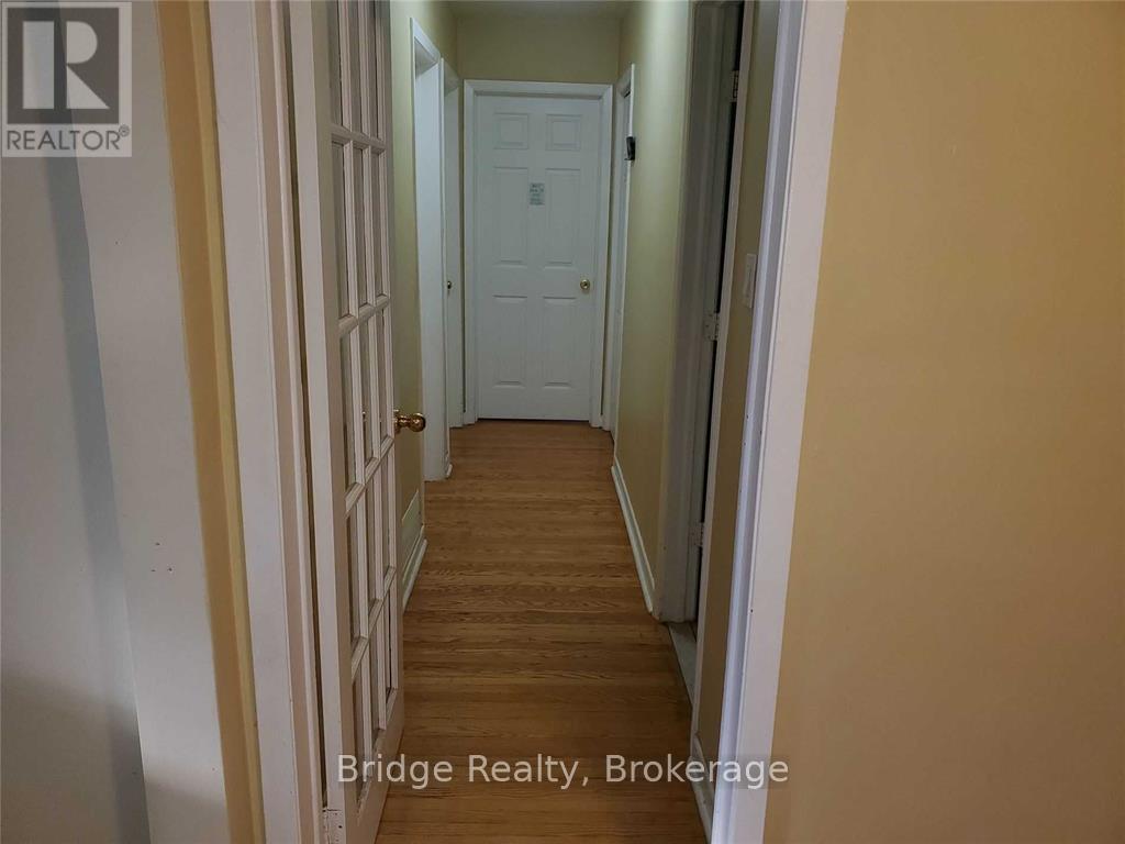 7075 Magic Court, Mississauga (Malton), Ontario  L4T 3A2 - Photo 8 - W12620490