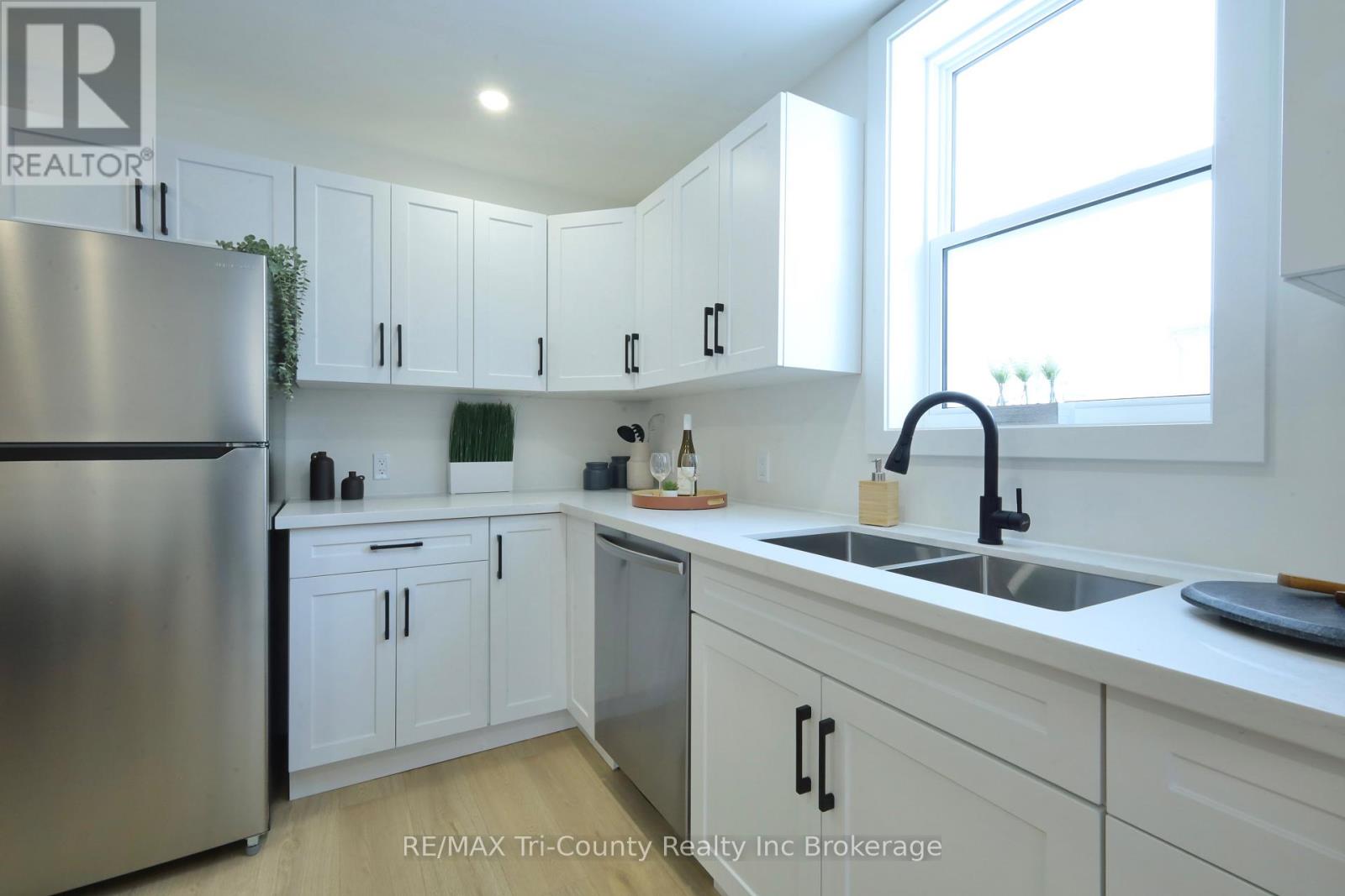 12 Mariam Street, St. Thomas, Ontario  N5P 1W8 - Photo 7 - X12633156