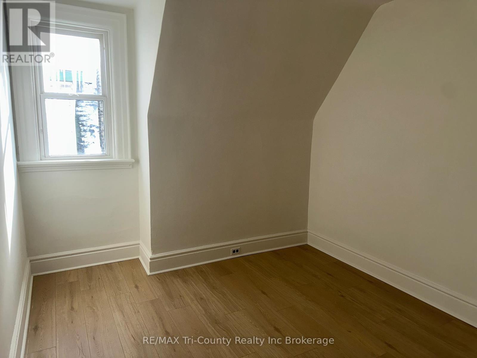 358 Glebe Street E, London East (East A), Ontario  N5W 3T1 - Photo 4 - X12641652