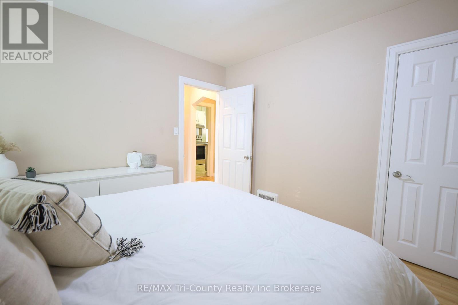 164 Fellner Avenue, London East (East M), Ontario  N5W 4H1 - Photo 8 - X12669540