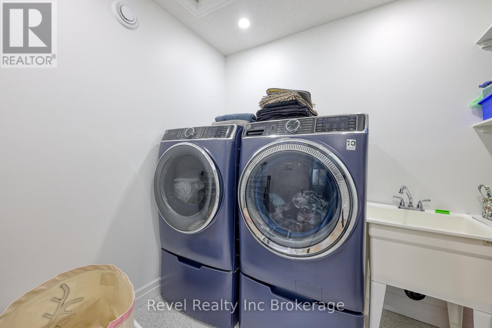 56 Hazelwood Pass, Thames Centre (Dorchester), Ontario  N0L 1G2 - Photo 19 - X12671984