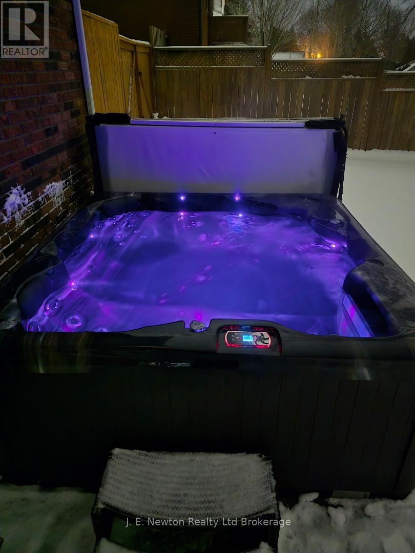 39 North Street W, Tillsonburg, Ontario  N4G 1B9 - Photo 9 - X12672310