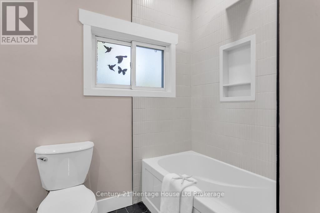 209 Victoria Street, Ingersoll (Ingersoll - North), Ontario  N5C 2N2 - Photo 14 - X12672852