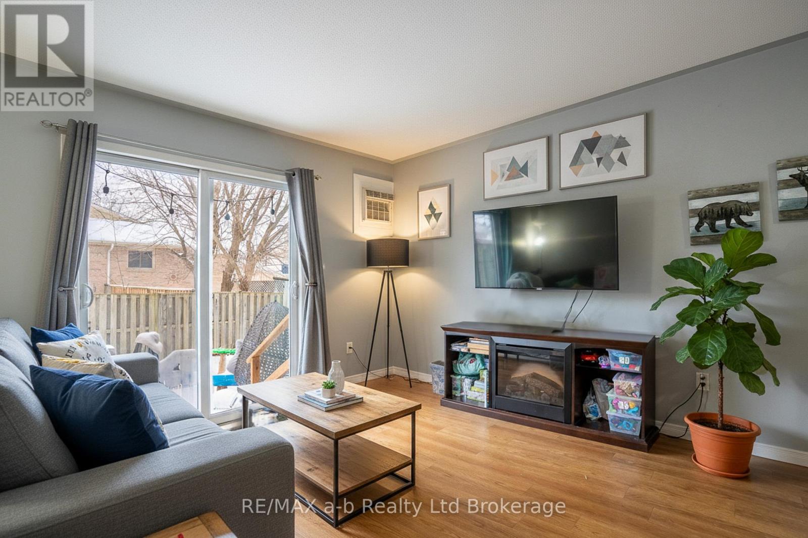 27 - 10 Dufferin Street, Norwich (Norwich Town), Ontario  N0J 1P0 - Photo 3 - X12673946